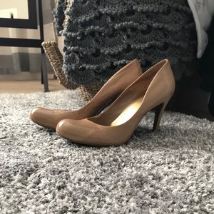Nude Jessica Simpson Pumps